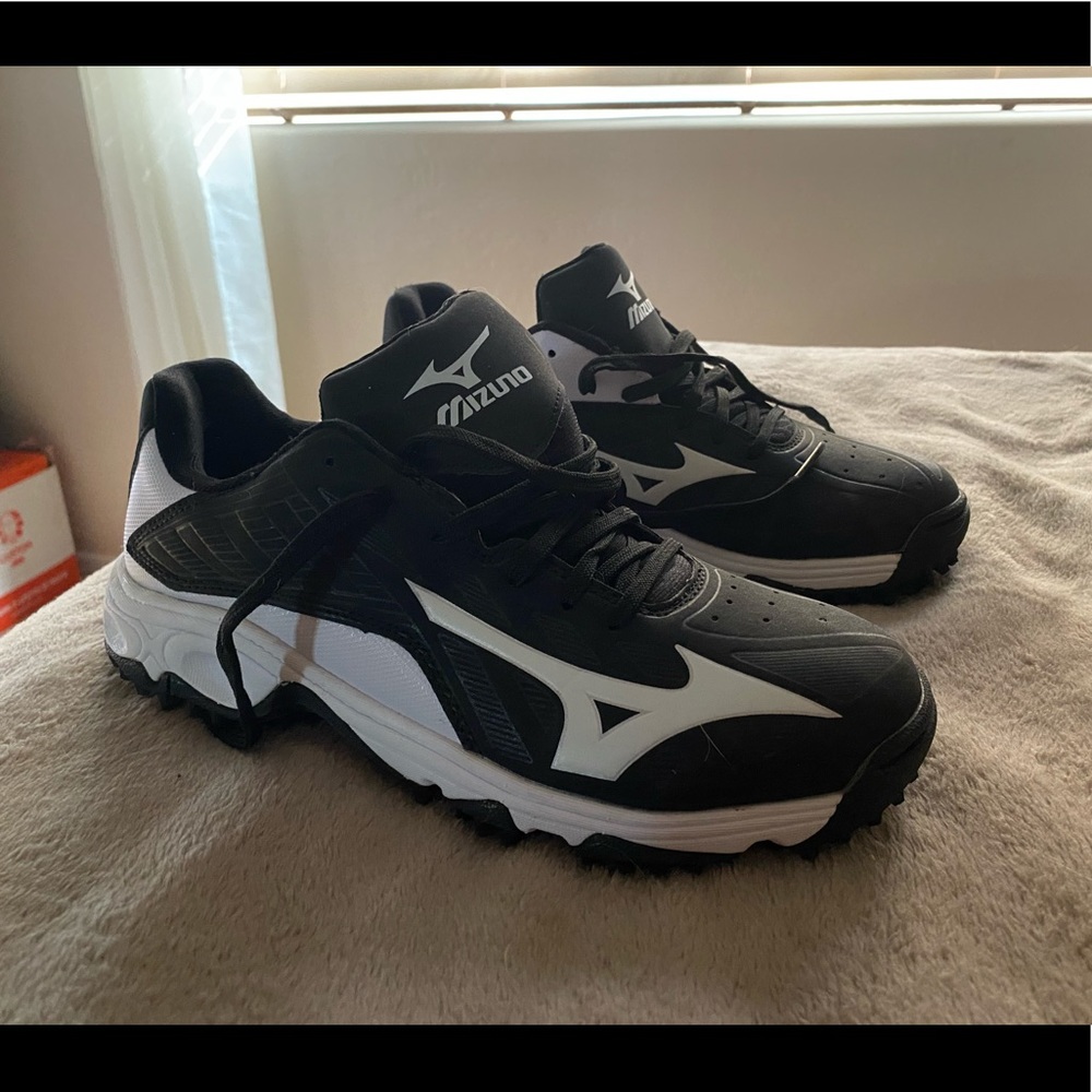 Mizuno X10 turf baseball or softball cleats.